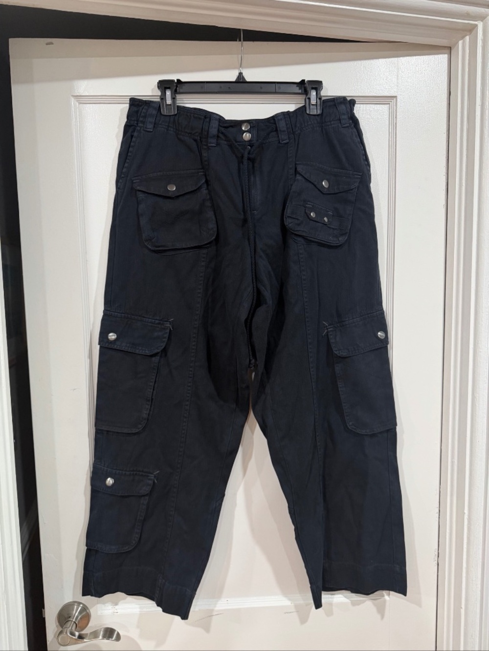 Free people edgy L Black Cargo Capri Pants